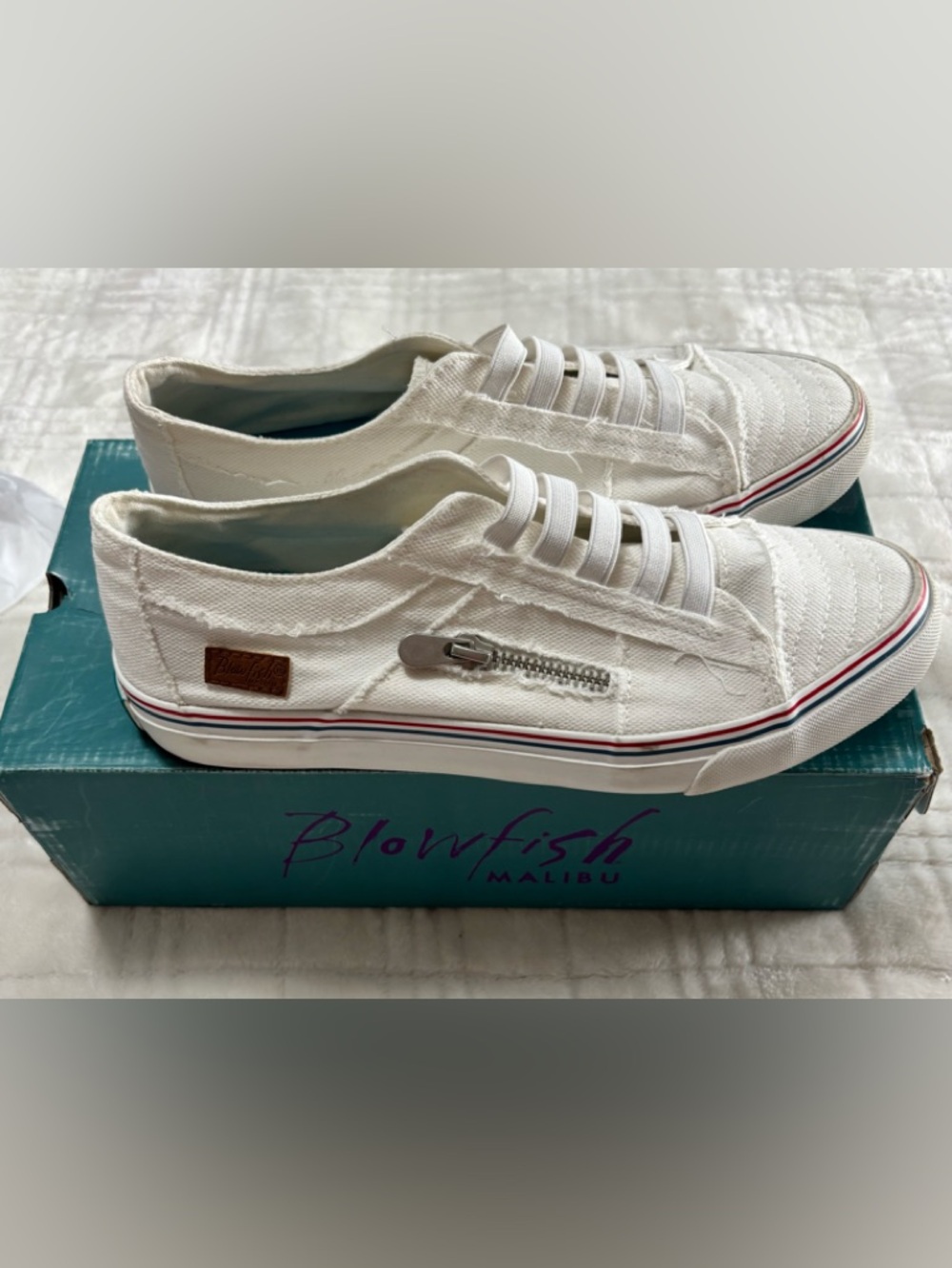 Blowfish Malibu White Canvas Low-Top Sneakers with Red & Navy Stripe Sz 8.5